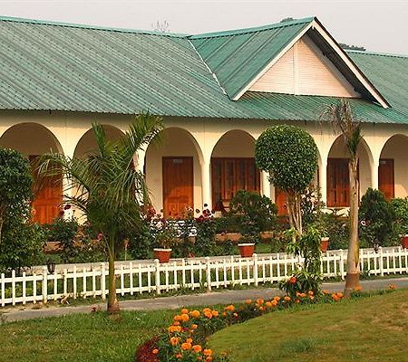 United-21 Grassland Hotel Bagori Buitenkant foto