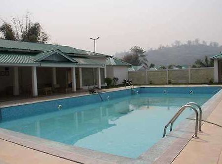 United-21 Grassland Hotel Bagori Buitenkant foto