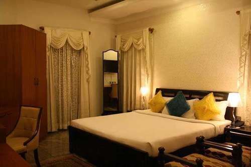 United-21 Grassland Hotel Bagori Buitenkant foto